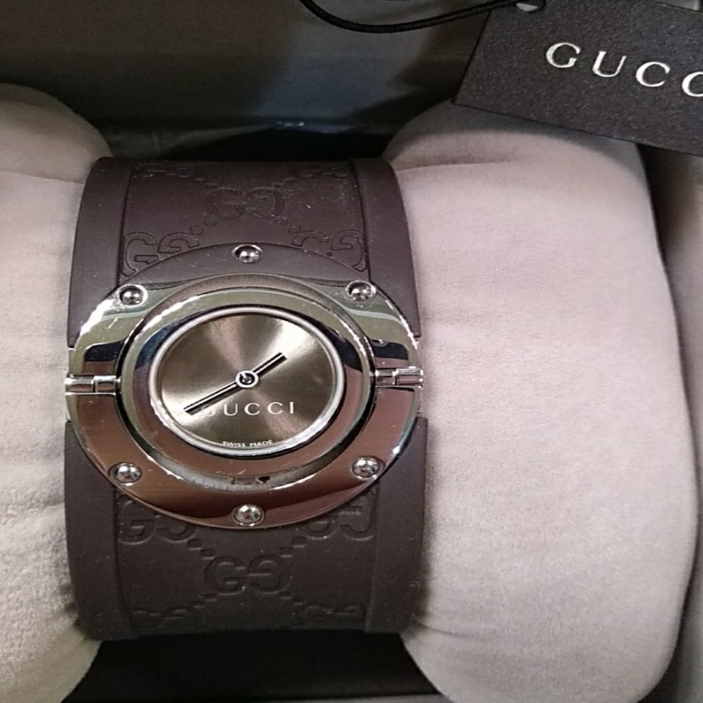 Authentic Gucci Twirl Watch, with papers/box